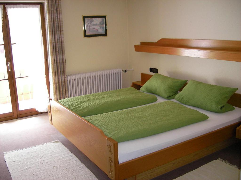 Hotel Gasthaus Zum Hirschen Simonswald Szoba fotó